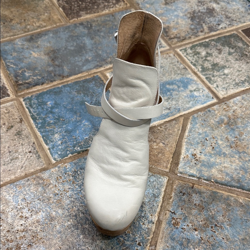 Free people cedar clogs size 39 eu Stylish White Women's Clogs - Picture 5 of 6